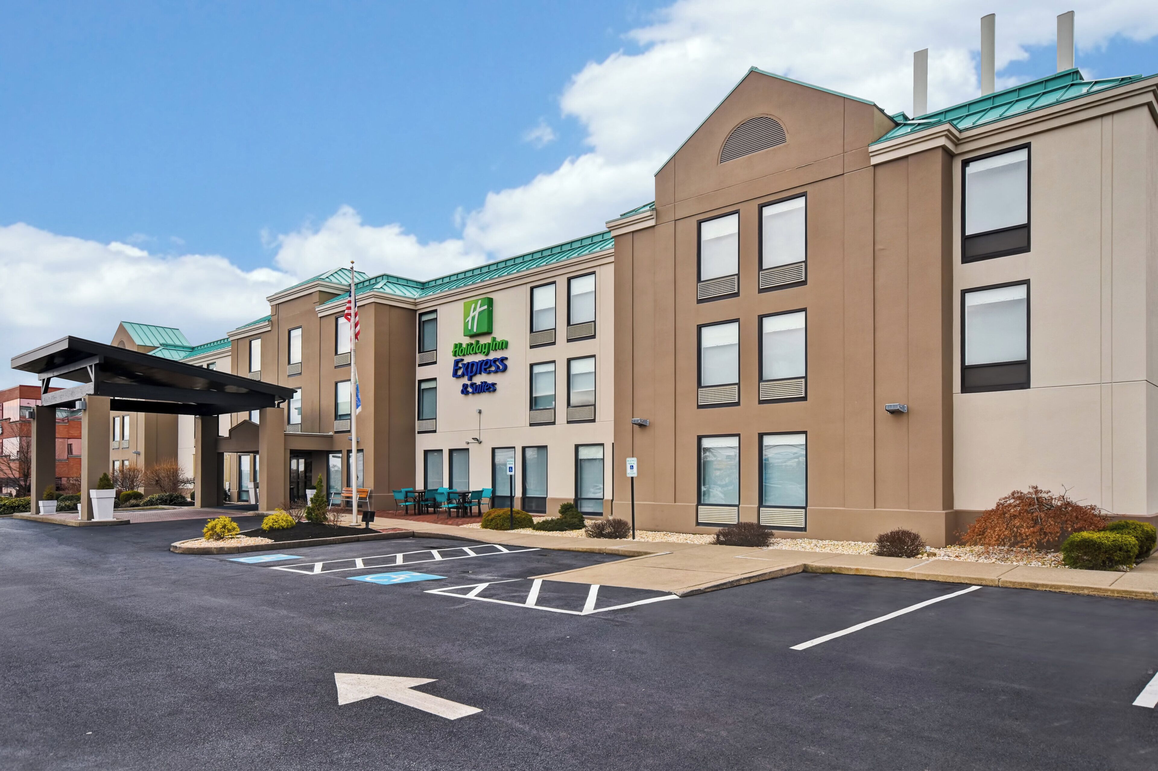 A Holiday Inn Express hotel with a parking lot and a covered walkway.