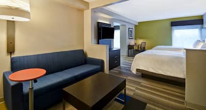 Holiday Inn Express & Suites Allentown-Dorney Park Area by IHG