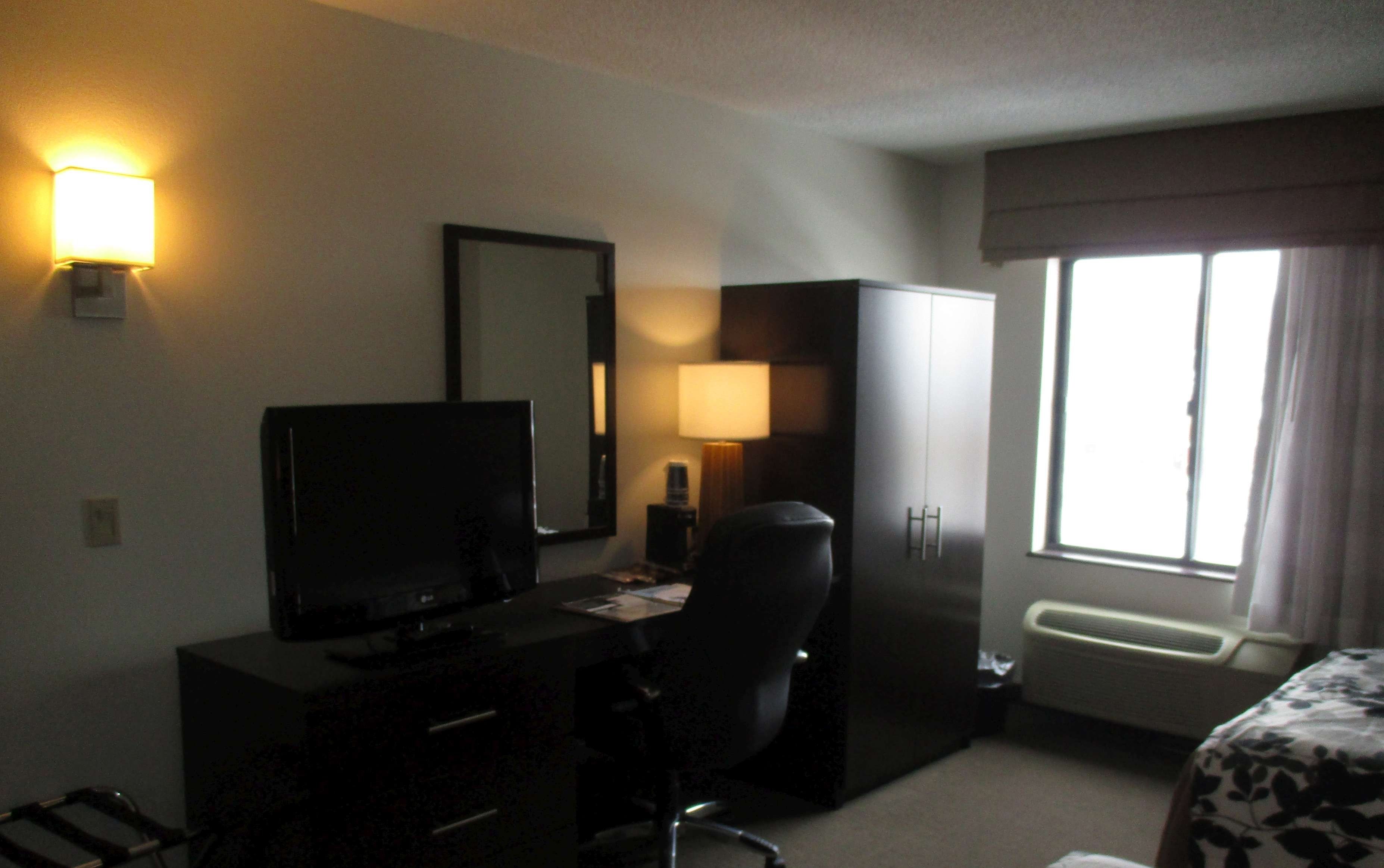 standard double room, 2 double beds, non smoking | hypo-allergenic bedding, desk, laptop workspace, blackout curtains