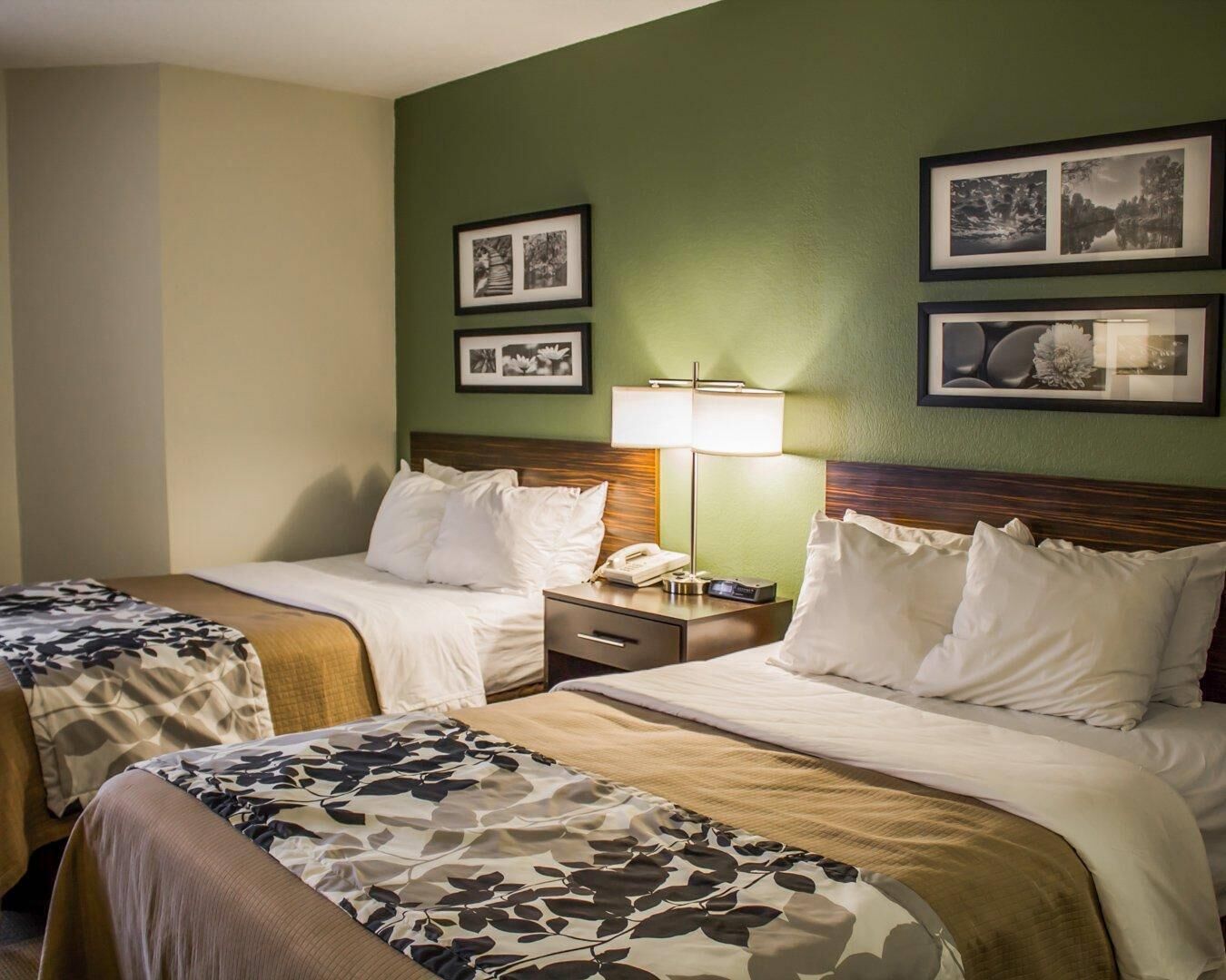 Quarto casal standard, 2 camas de casal, para não fumantes | 1 quarto, roupas de cama antialérgicas, escrivaninha