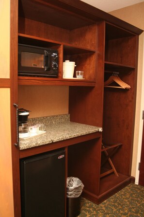 Standard Room, 2 Queen Beds | Coffee and/or coffee maker
