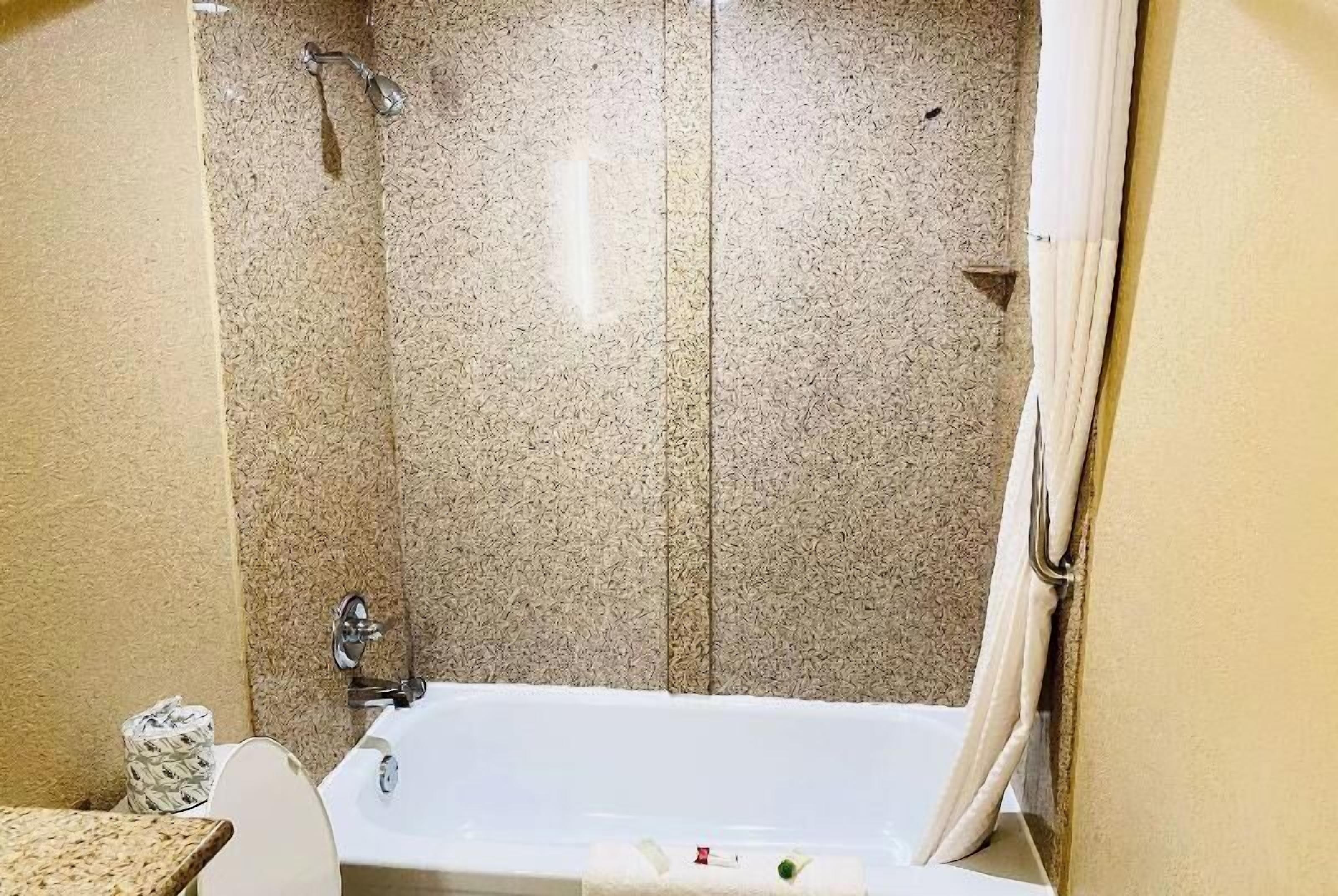 Phòng tắm | Đồ dùng nhà t ắm miễn phí, máy sấy tóc, khăn tắm, xà phòng 