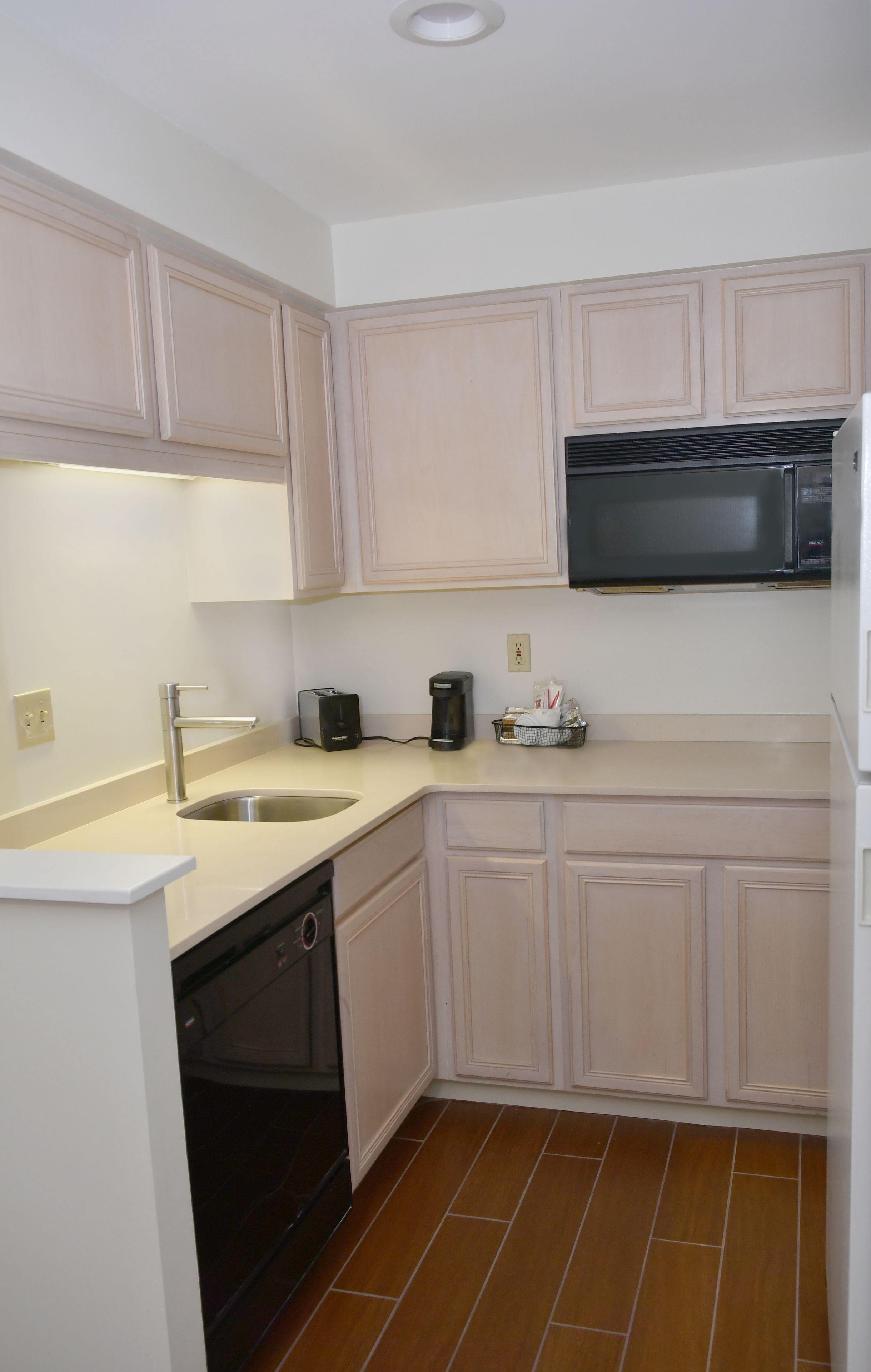 fridge, microwave, coffee/tea maker