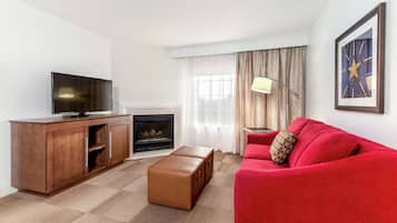 Escrivaninha, espaço de trabalho para notebook, cortinas blackout