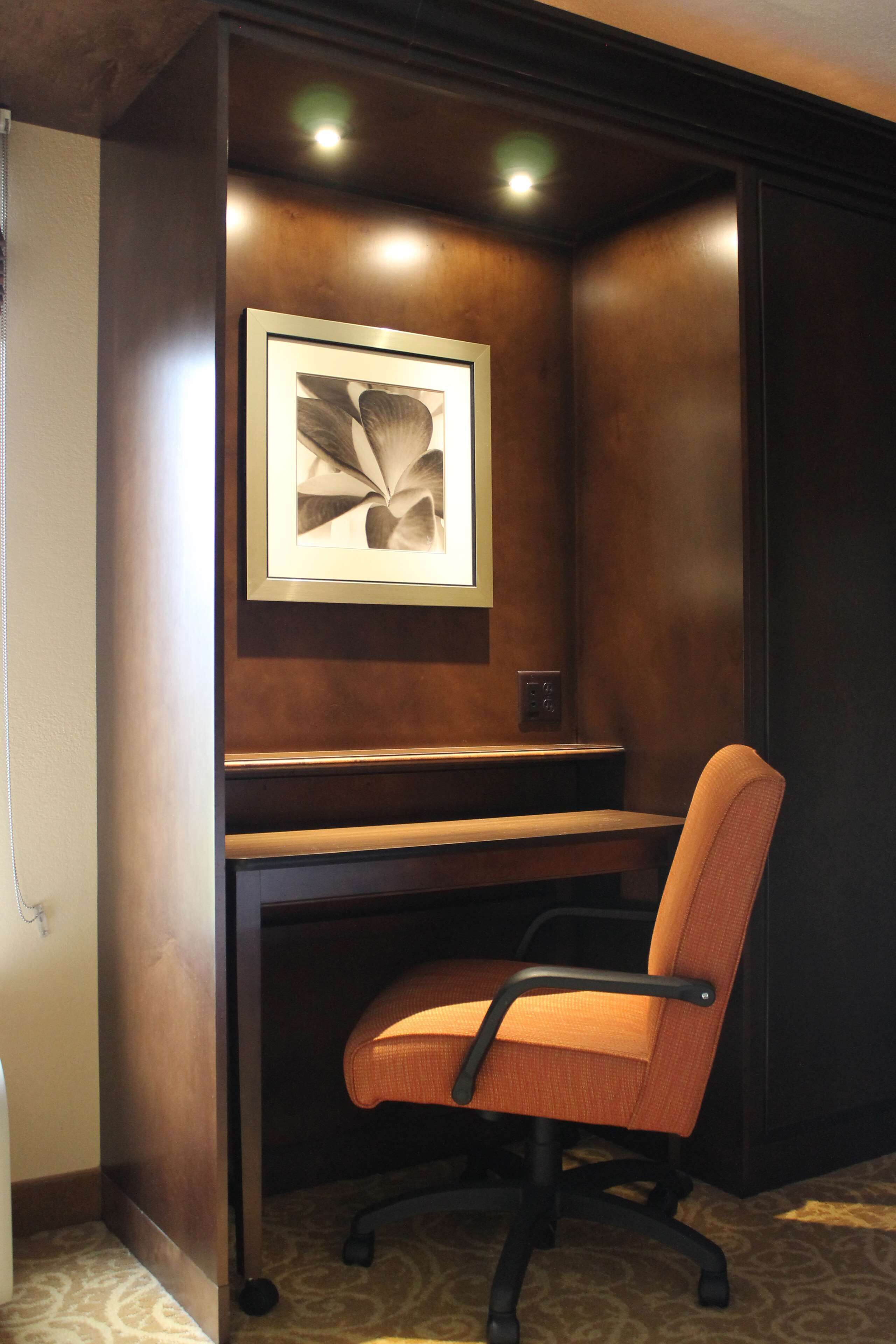 suite, multiple beds | desk, blackout curtains, iron/ironing board, free cots/infant beds