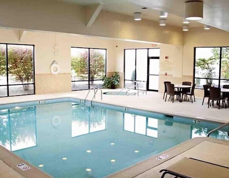 Indoor pool. Hampton Inn Gettysburg