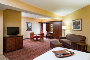 One King Bed, Non-Smoking | Individually decorated, individually furnished, desk, laptop workspace