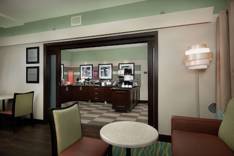 Restaurante. Hampton Inn Hanover