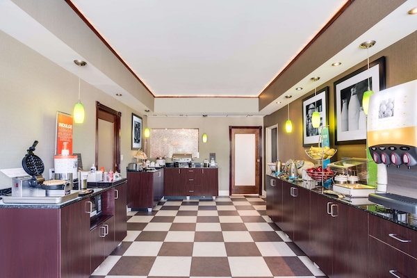 Desayuno continental gratuito y diario