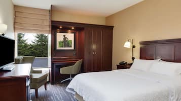 One Queen Bed, Non-Smoking, Accessible | Desk, blackout drapes, iron/ironing board, free cribs/infant beds