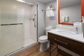 Standardrom, kingsize-seng, ikke-røyk | Dusj på badet