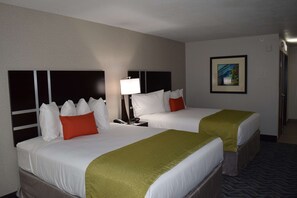 Desk, iron/ironing board, cribs/infant beds, rollaway beds - Best Western Plus Hardeeville Inn & Suites (Hardeeville)