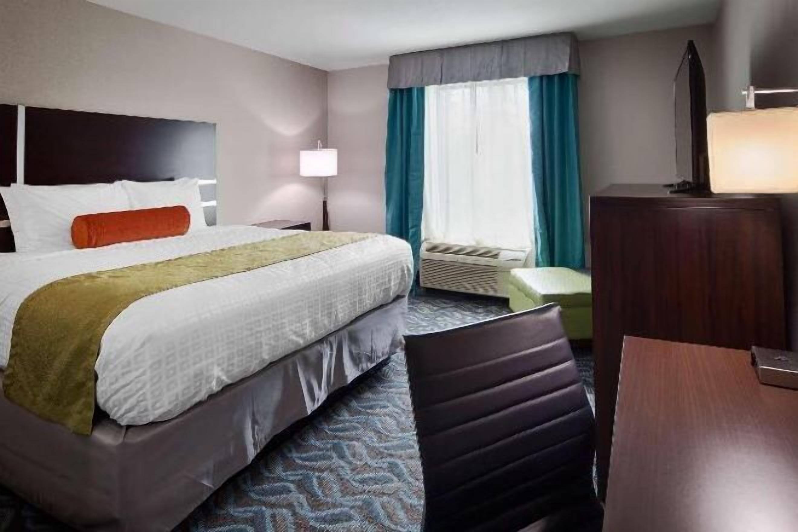 Escritorio, tabla de planchar con plancha, cunas (de pago)