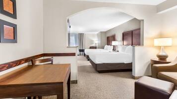 Suite, 2 camas matrimoniales, para no fumadores | Caja de seguridad en la habitación y escritorio