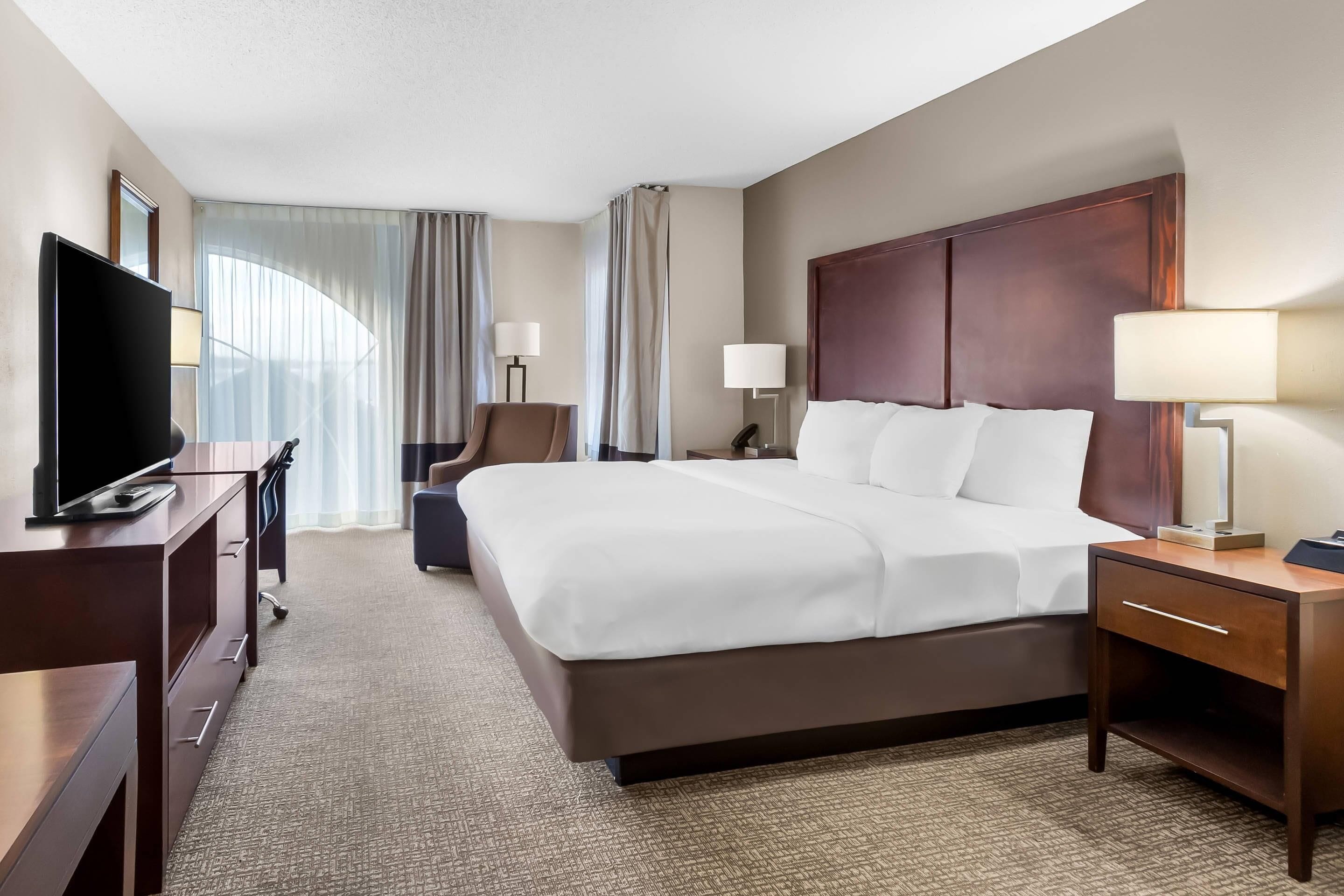 In-room safe, desk, laptop workspace, iron/ironing board