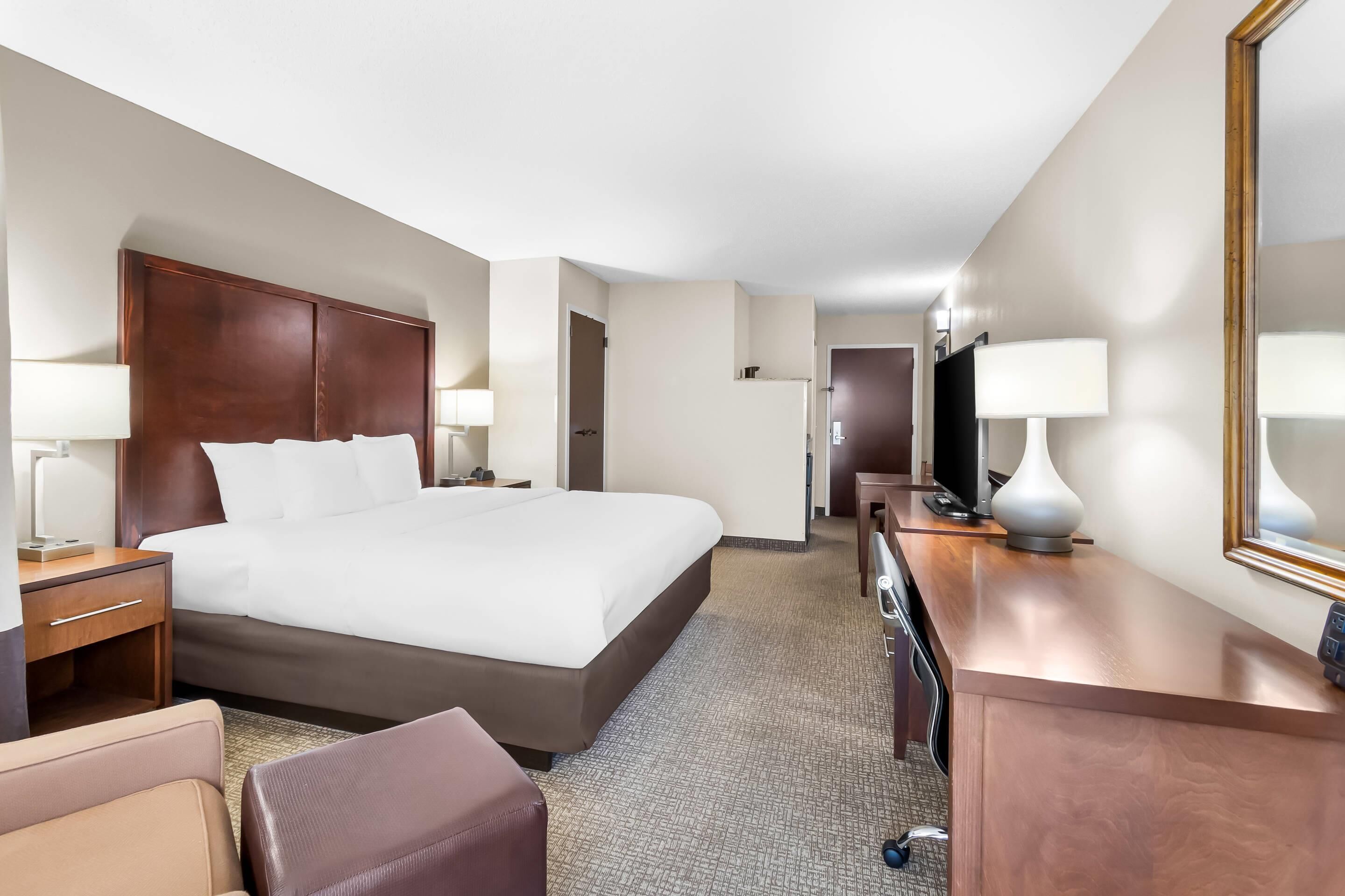 In-room safe, desk, laptop workspace, iron/ironing board