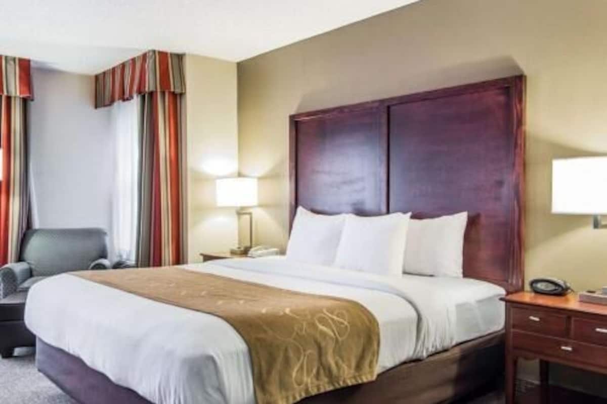 In-room safe, desk, laptop workspace, iron/ironing board