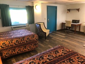 Schreibtisch, Bügeleisen/Bügelbrett, kostenloses WLAN, Bettwäsche