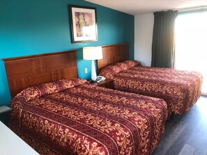 Meja kerja, setrika/meja setrika, Wi-Fi gratis, dan seprai linen