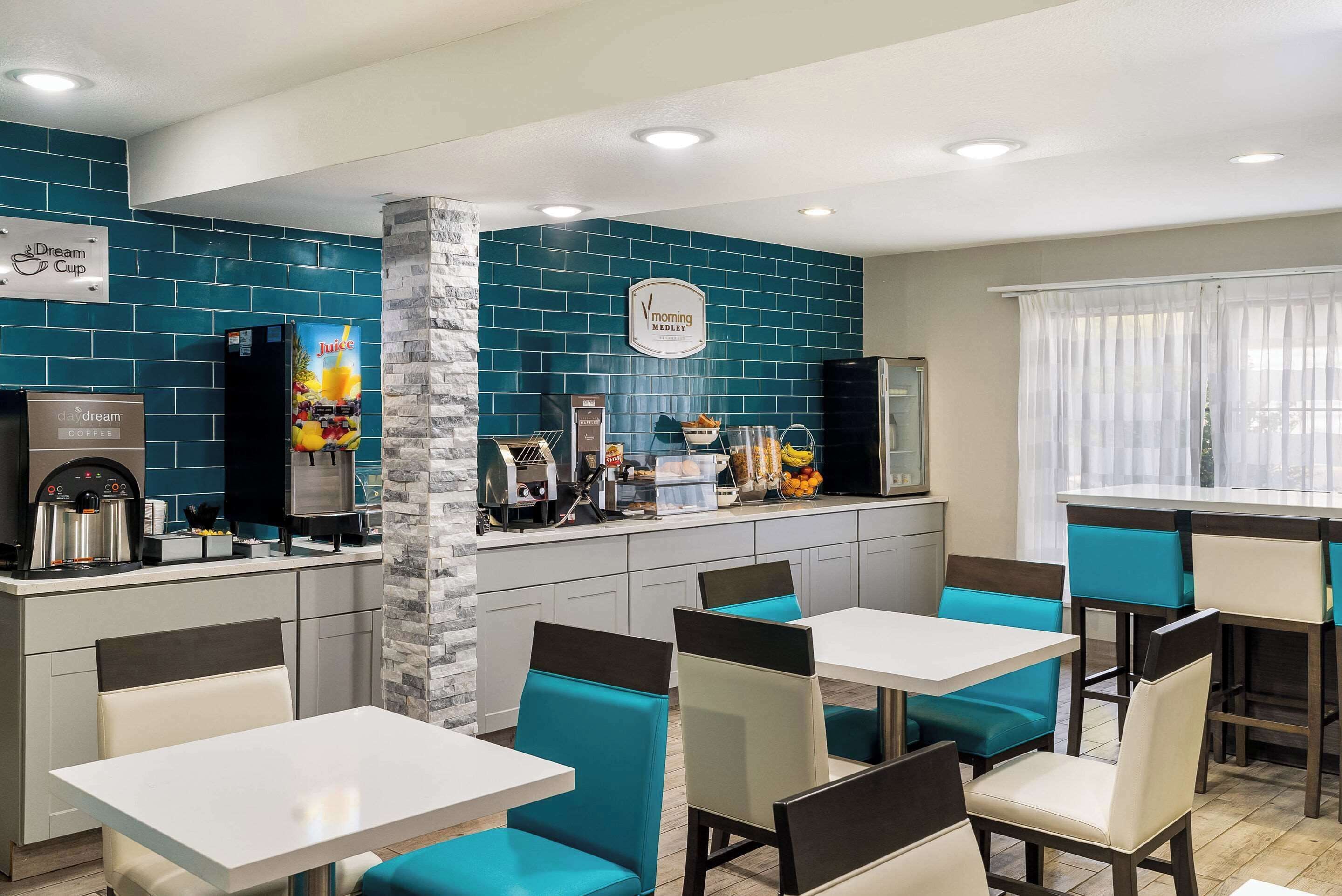 Free continental breakfast 