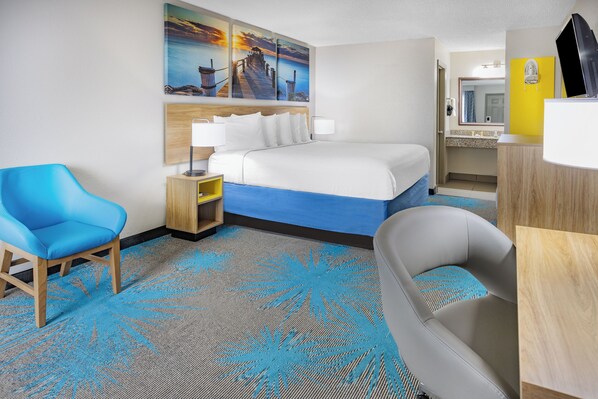 Standard Room, 1 King Bed Non Smoking | In-room safe, iron/ironing board, rollaway beds, free WiFi