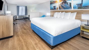 Studio Suite, 1 King Bed, Non Smoking | In-room safe, iron/ironing board, rollaway beds, free WiFi
