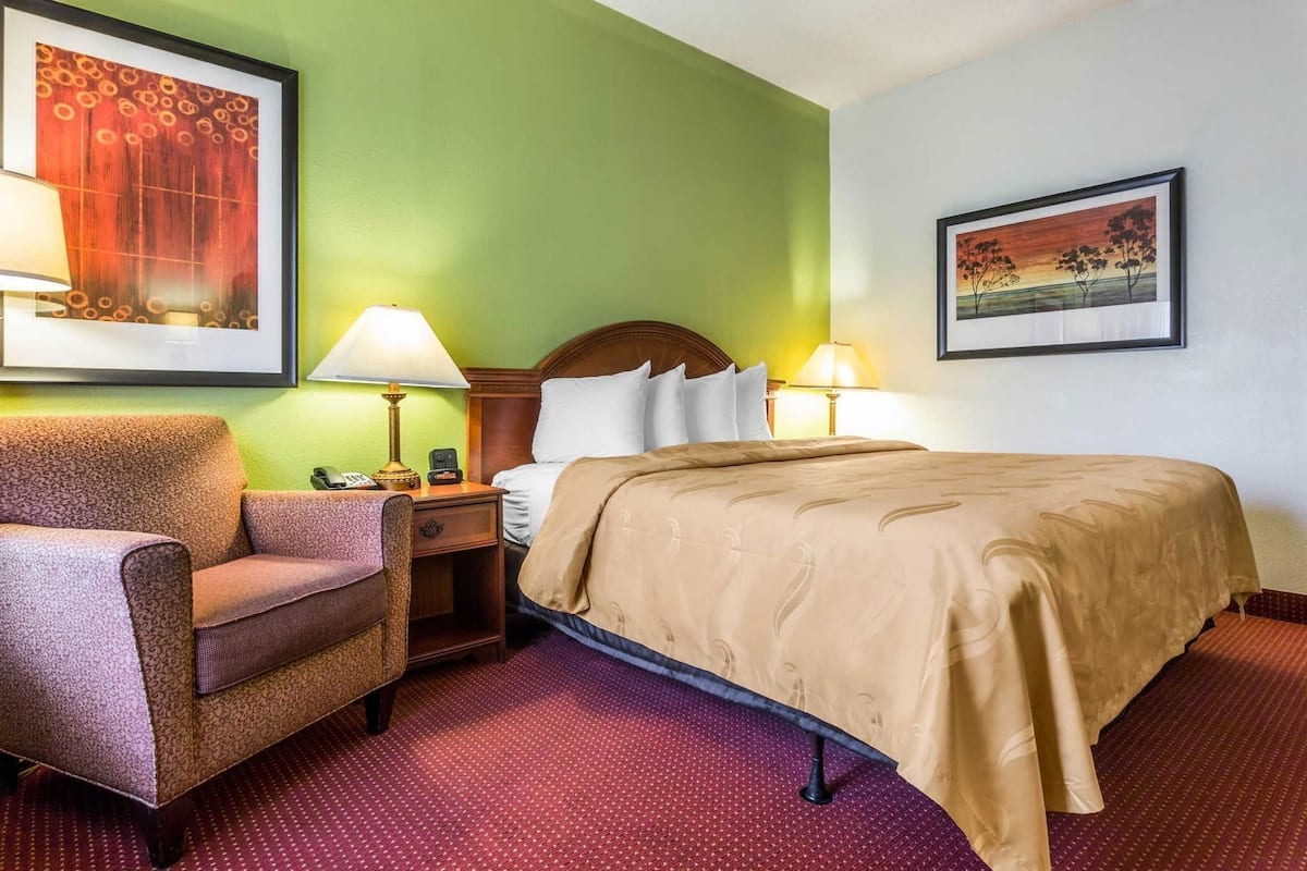 In-room safe, desk, iron/ironing board, free WiFi