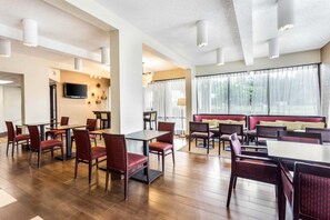 Desayuno buffet incluido todos los días