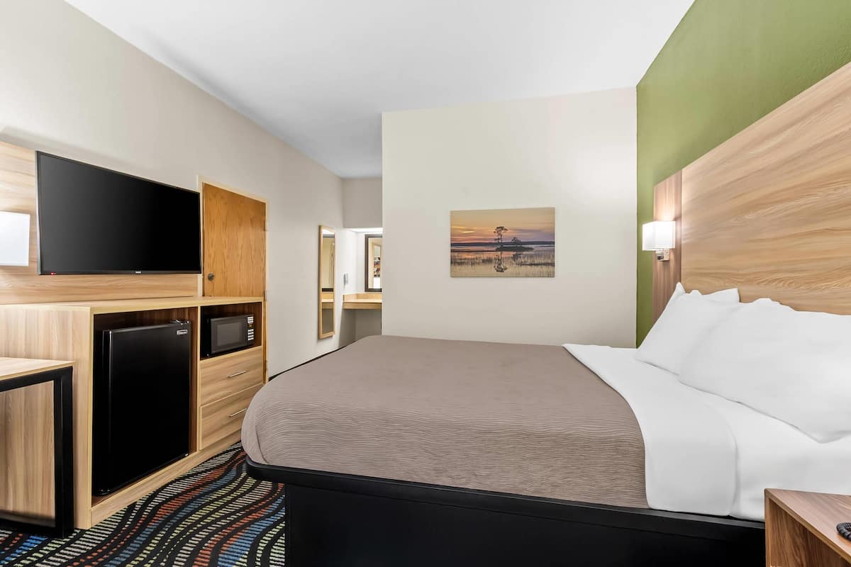 In-room safe, desk, iron/ironing board, WiFi (free)