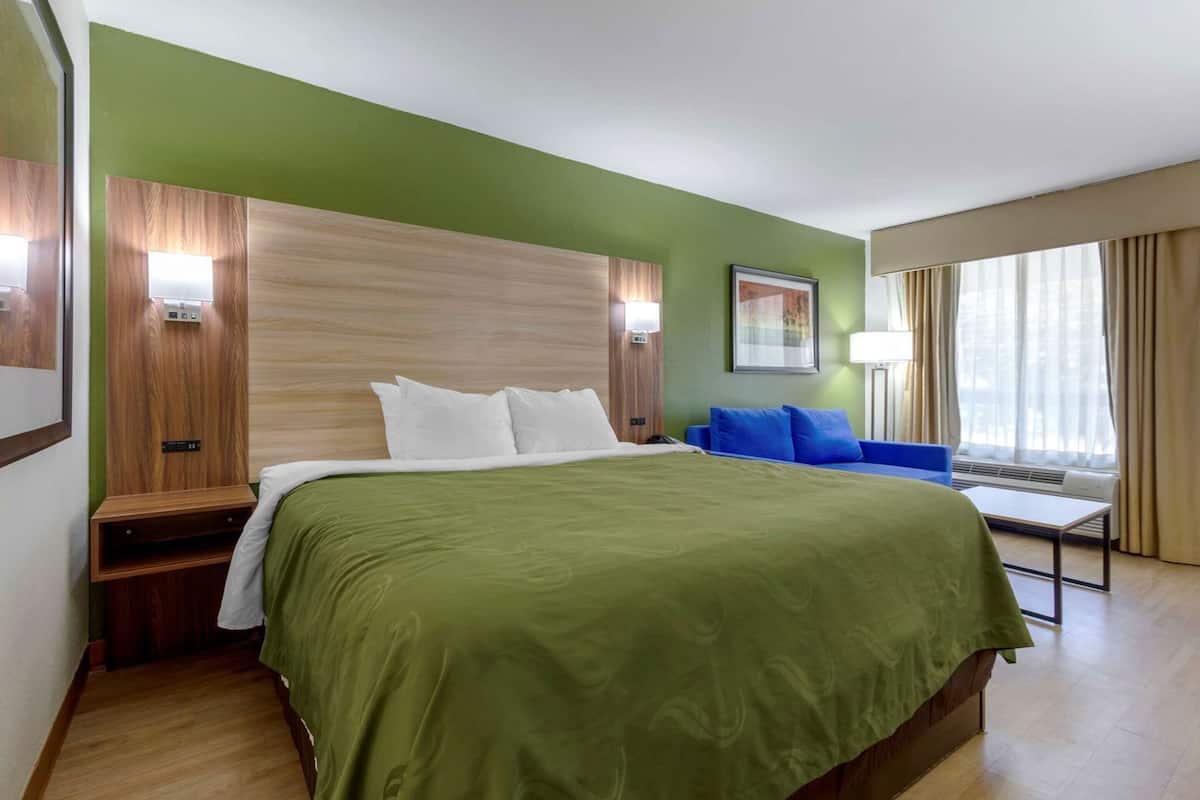 In-room safe, desk, iron/ironing board, free WiFi