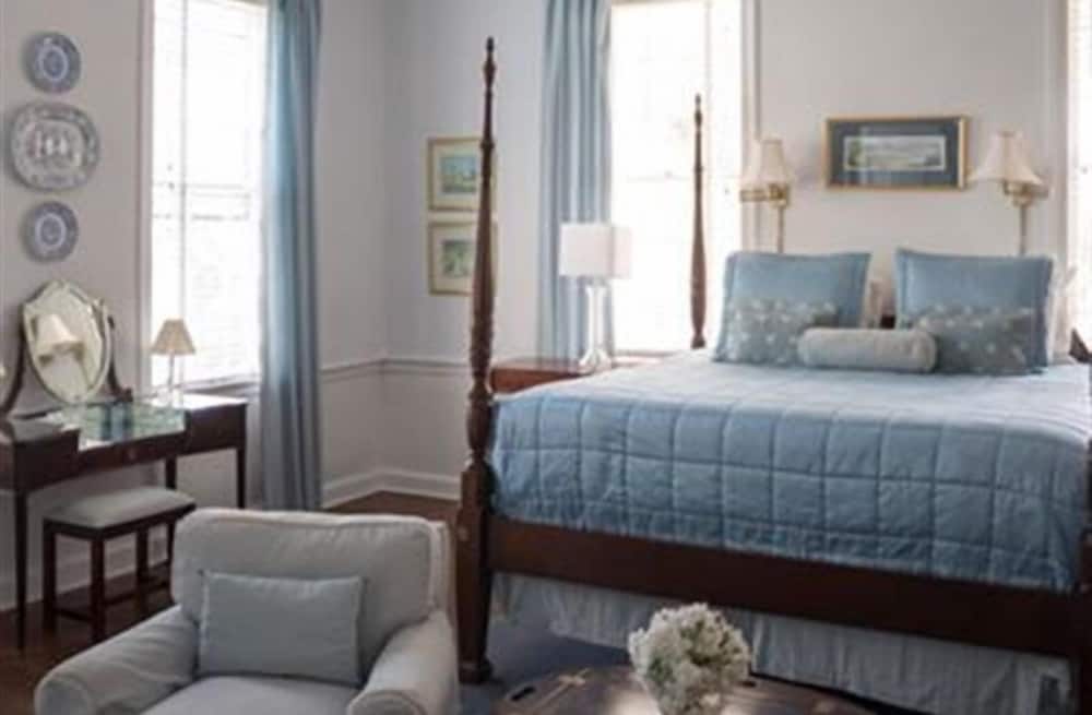 Rhett House Inn by null