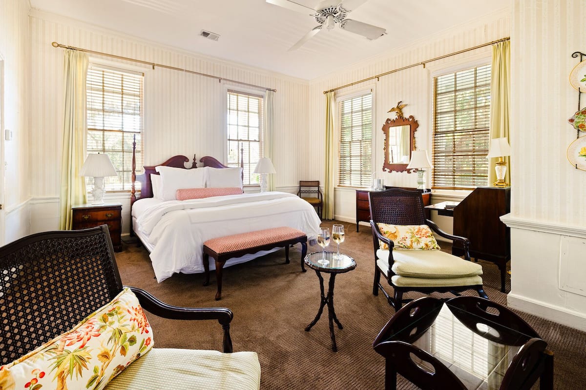 Room 3, King Room | Literie de qualité supérieure, décoration personnalisée