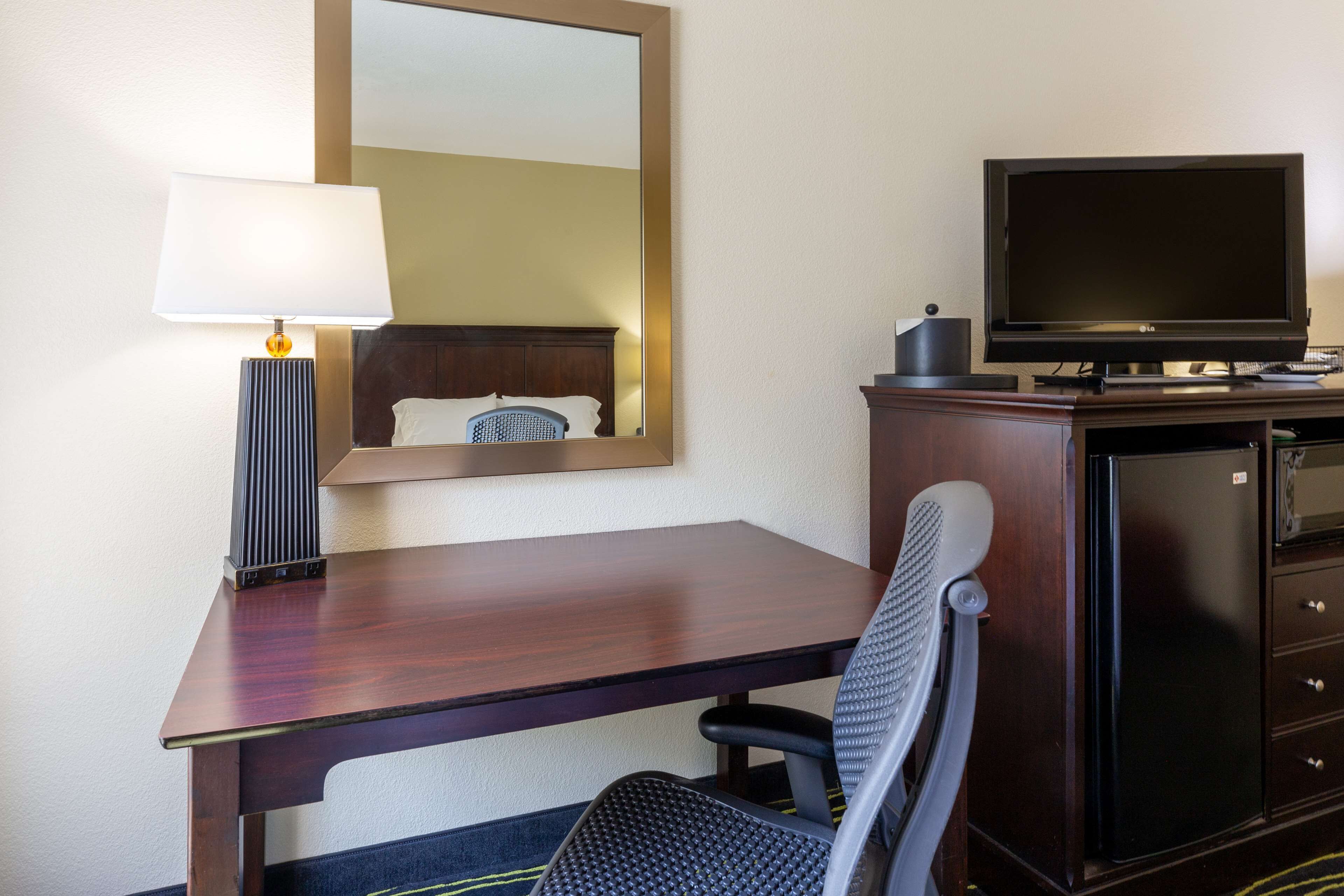 room, 1 king bed, accessible, non smoking | 1 bedroom, egyptian cotton sheets, premium bedding, down duvets