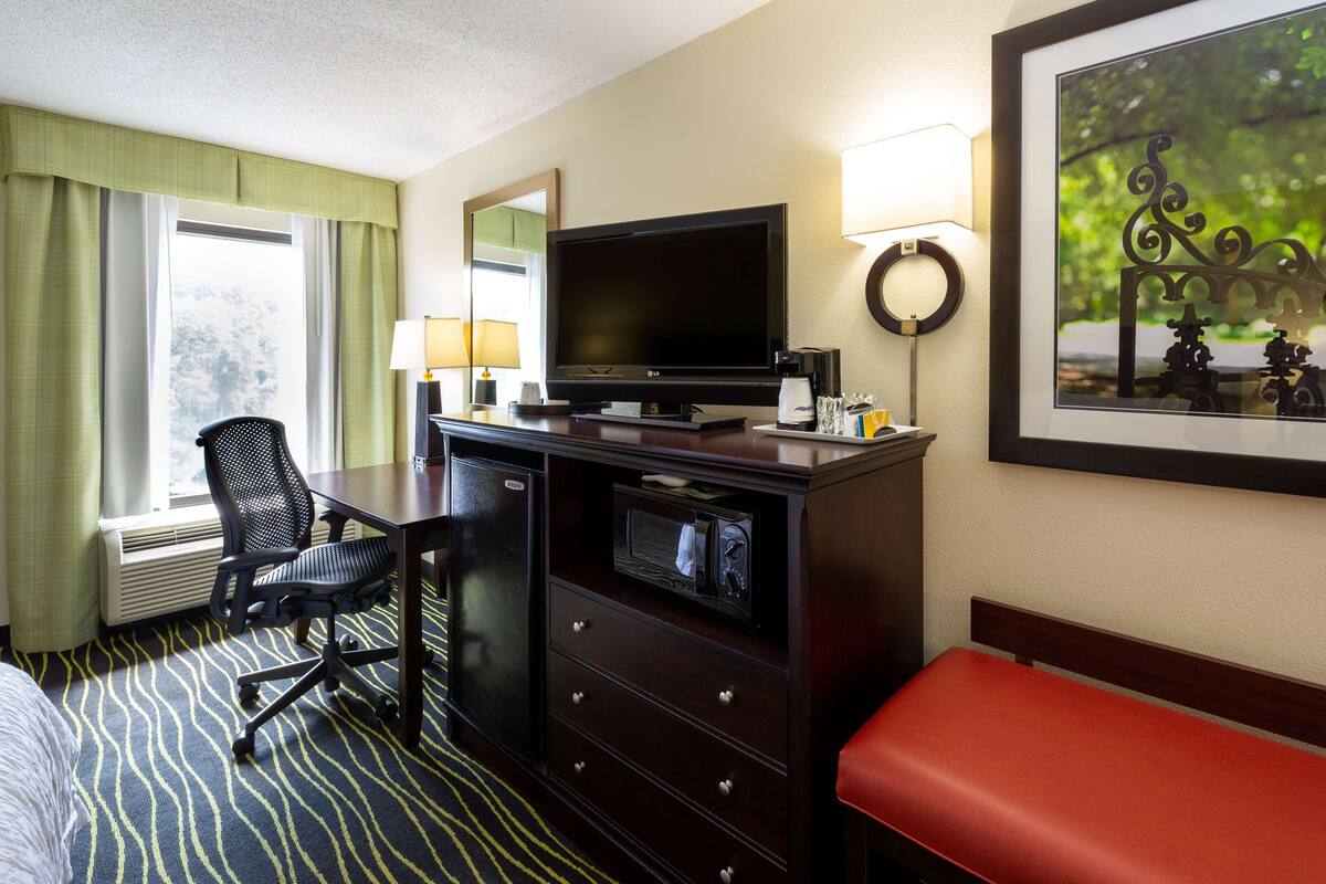 1 bedroom, egyptian cotton sheets, premium bedding, down duvets