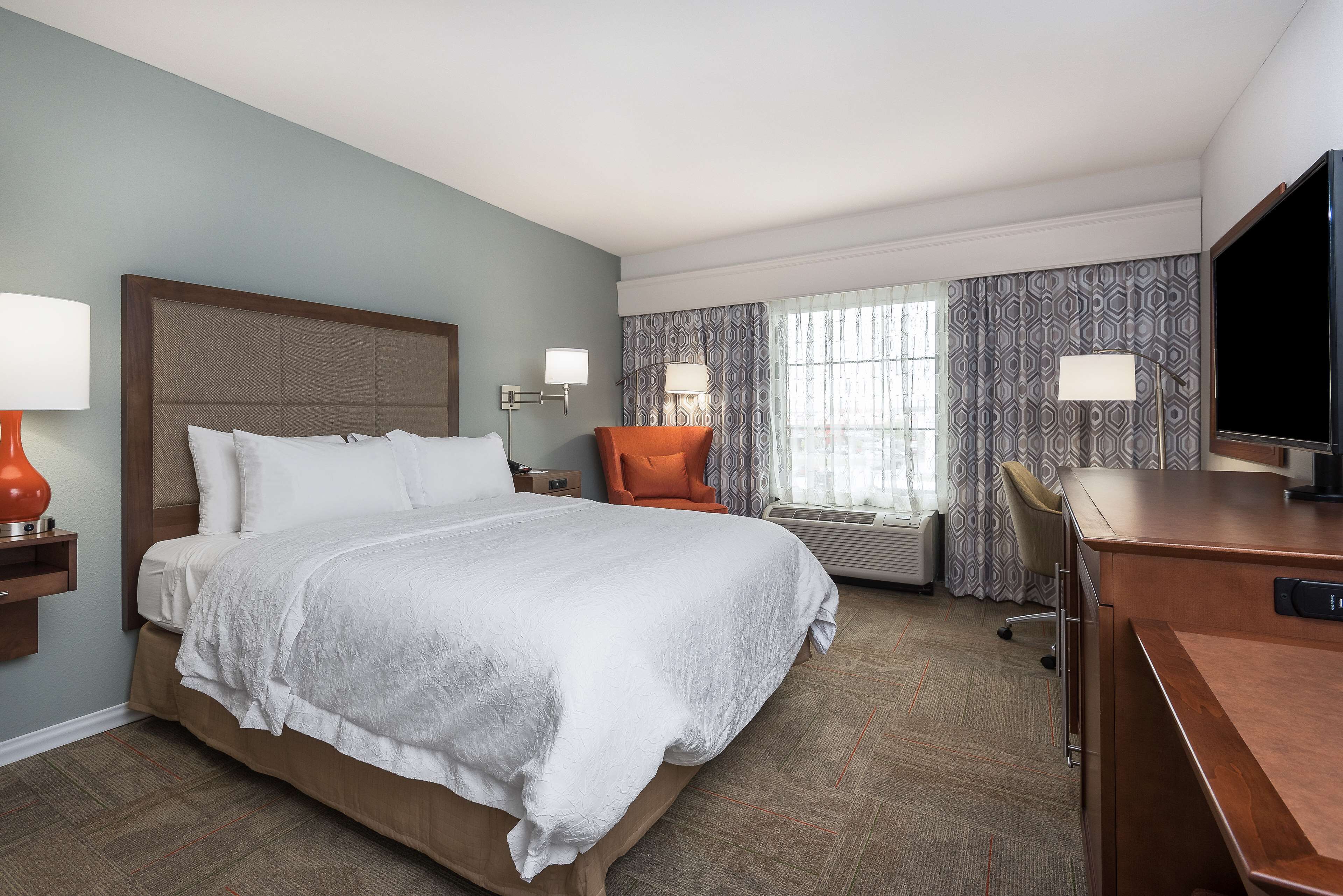 room, 1 queen bed, non smoking (walk-in shower) | in-room safe, desk, iron/ironing board, free cots/infant beds