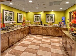 Termasuk sarapan segera setiap hari 