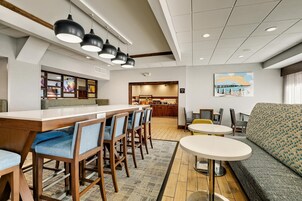 Café da manhã para viagem grátis todos os dias