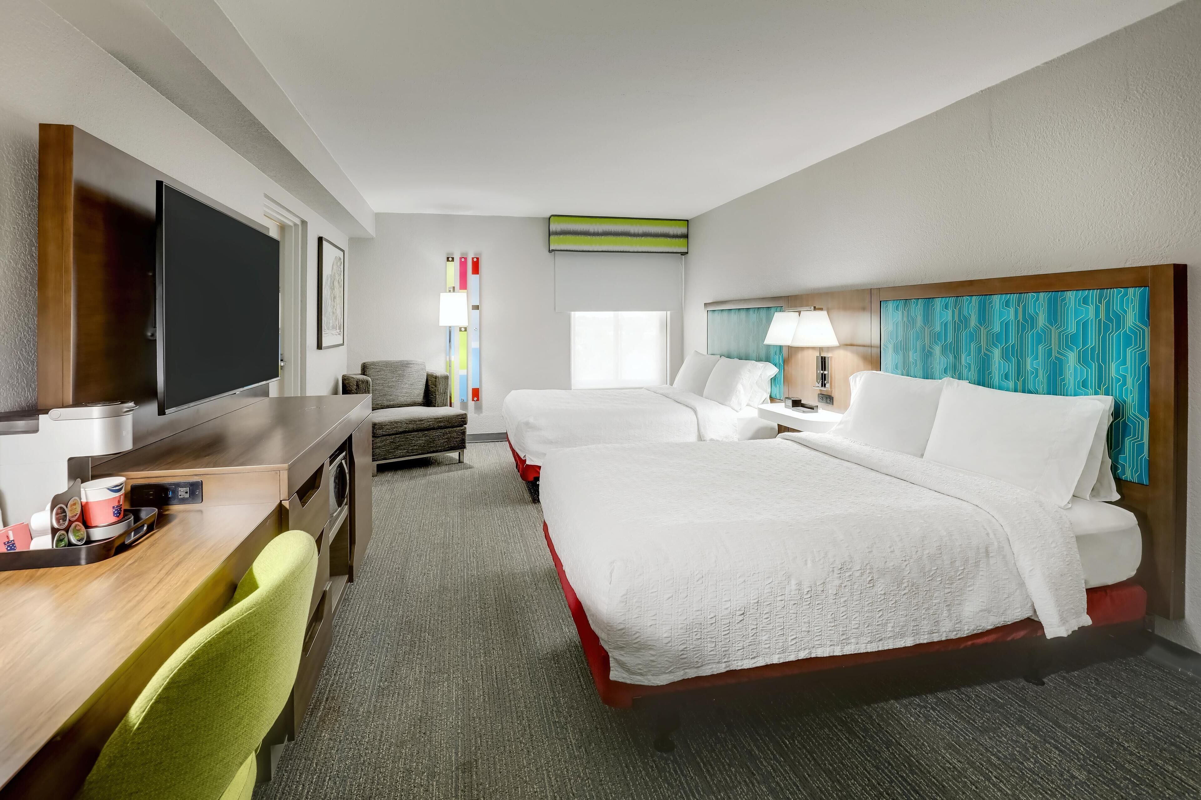 Room, 2 Queen Beds, Accessible, Bathtub