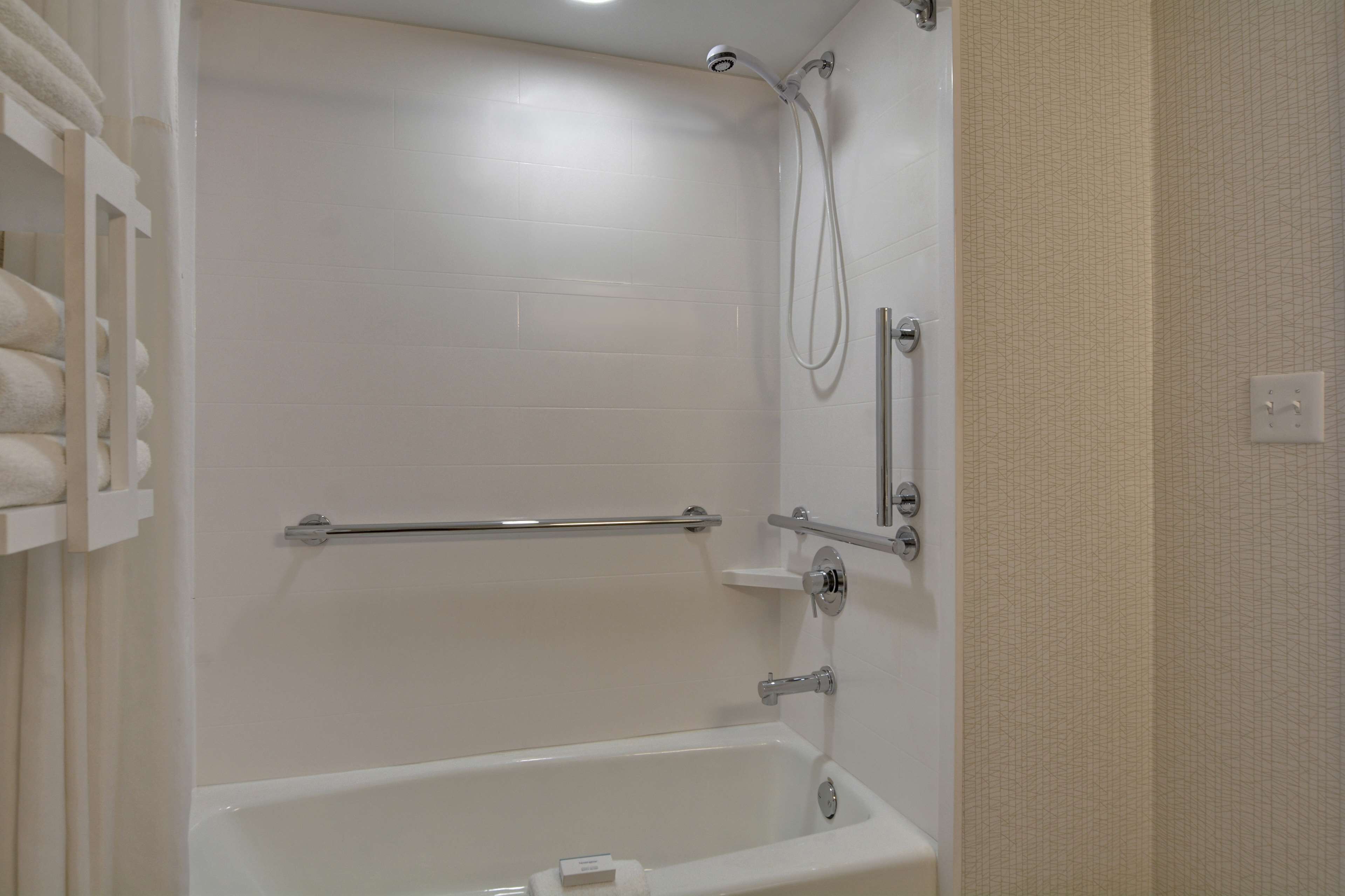 room, 1 king bed, accessible | bathroom | free toiletries, hair dryer, towels, soap