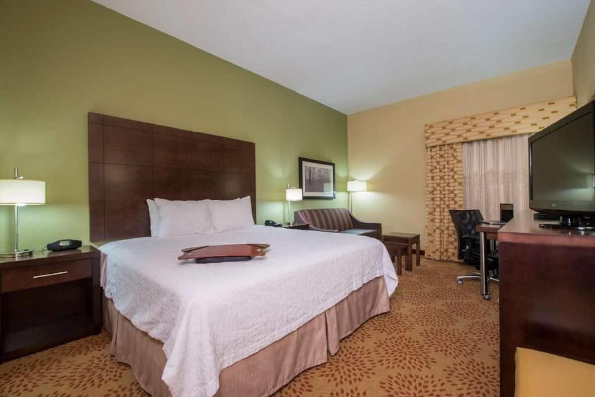 Iron/ironing board, free WiFi, bed sheets, alarm clocks