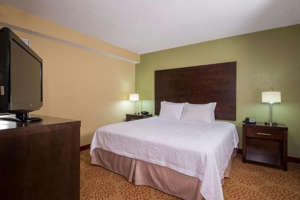 Iron/ironing board, free WiFi, bed sheets, alarm clocks