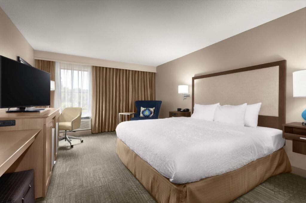 In-room safe, desk, laptop workspace, iron/ironing board