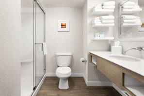 Premium Room, 1 King Bed, Non Smoking, Refrigerator & Microwave | Bathroom | Free toiletries, hair dryer, towels, soap