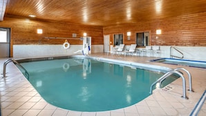 Pool - Country Inn & Suites by Radisson, Watertown, SD (Watertown)