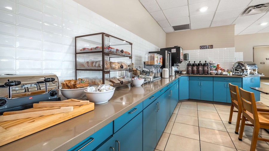 Country Inn & Suites by Radisson, Watertown, SD