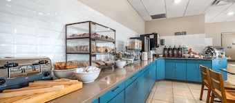 Country Inn & Suites by Radisson, Watertown, SD