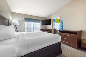 Suite, 2 chambres, non-fumeur | Bureau, rideaux d’obscurcissement, fer et planche à repasser