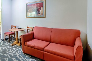 Tabla de planchar con plancha, wifi gratis y ropa de cama 