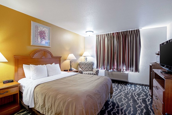 Iron/ironing board, WiFi (free), bed sheets