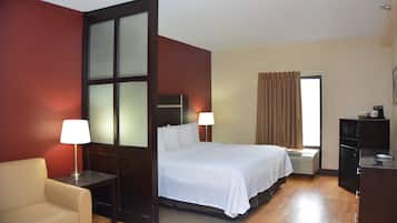 Premium bedding, desk, iron/ironing board, free WiFi